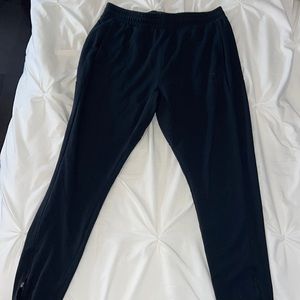 GYMSHARK black men’s joggers with zipper on ankles